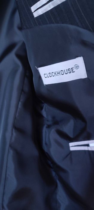 Fato preto da clockhouse! N. 48
Tecido com uma risca muito discreta qu