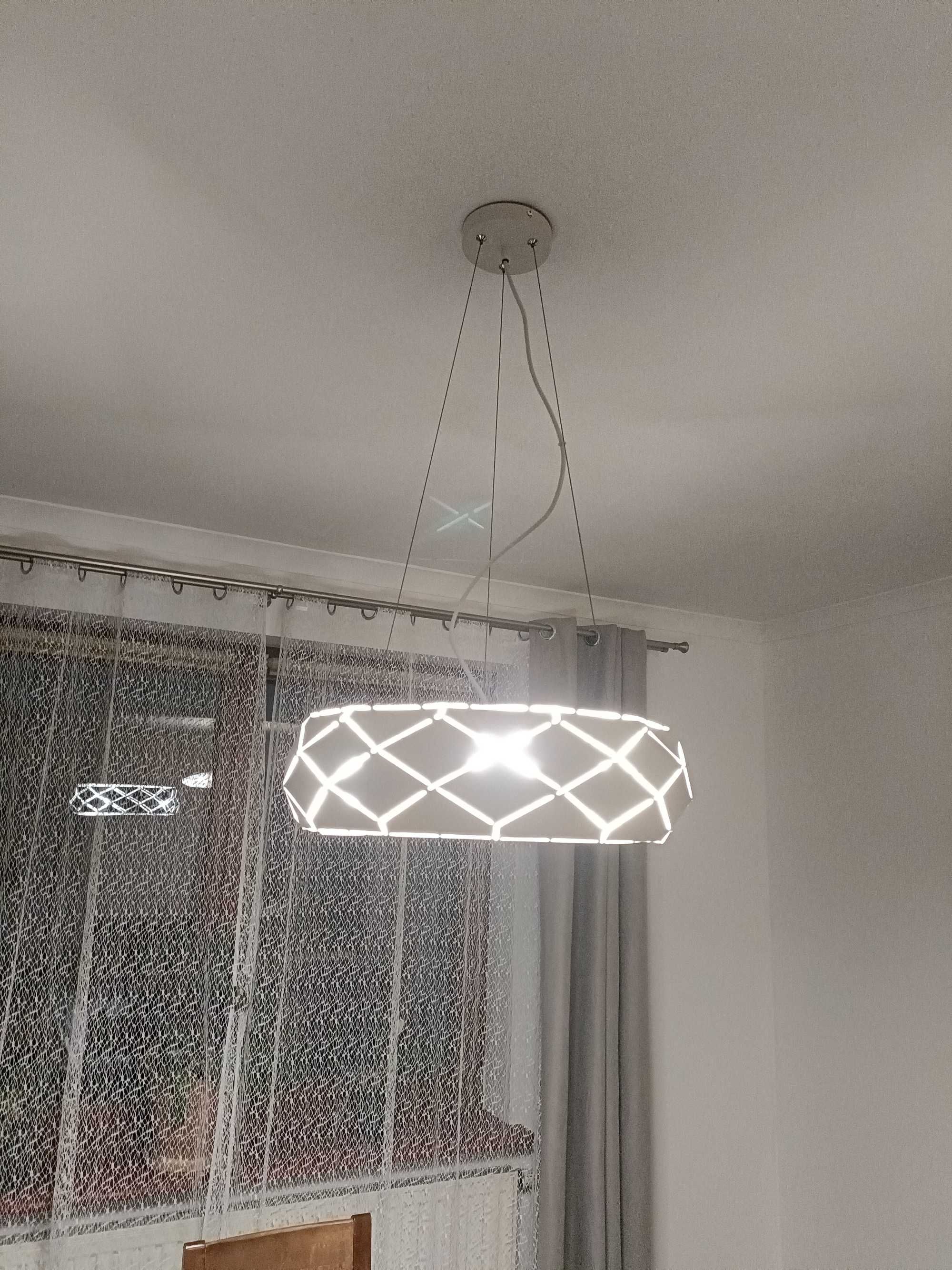 Efektowna lampa wisząca