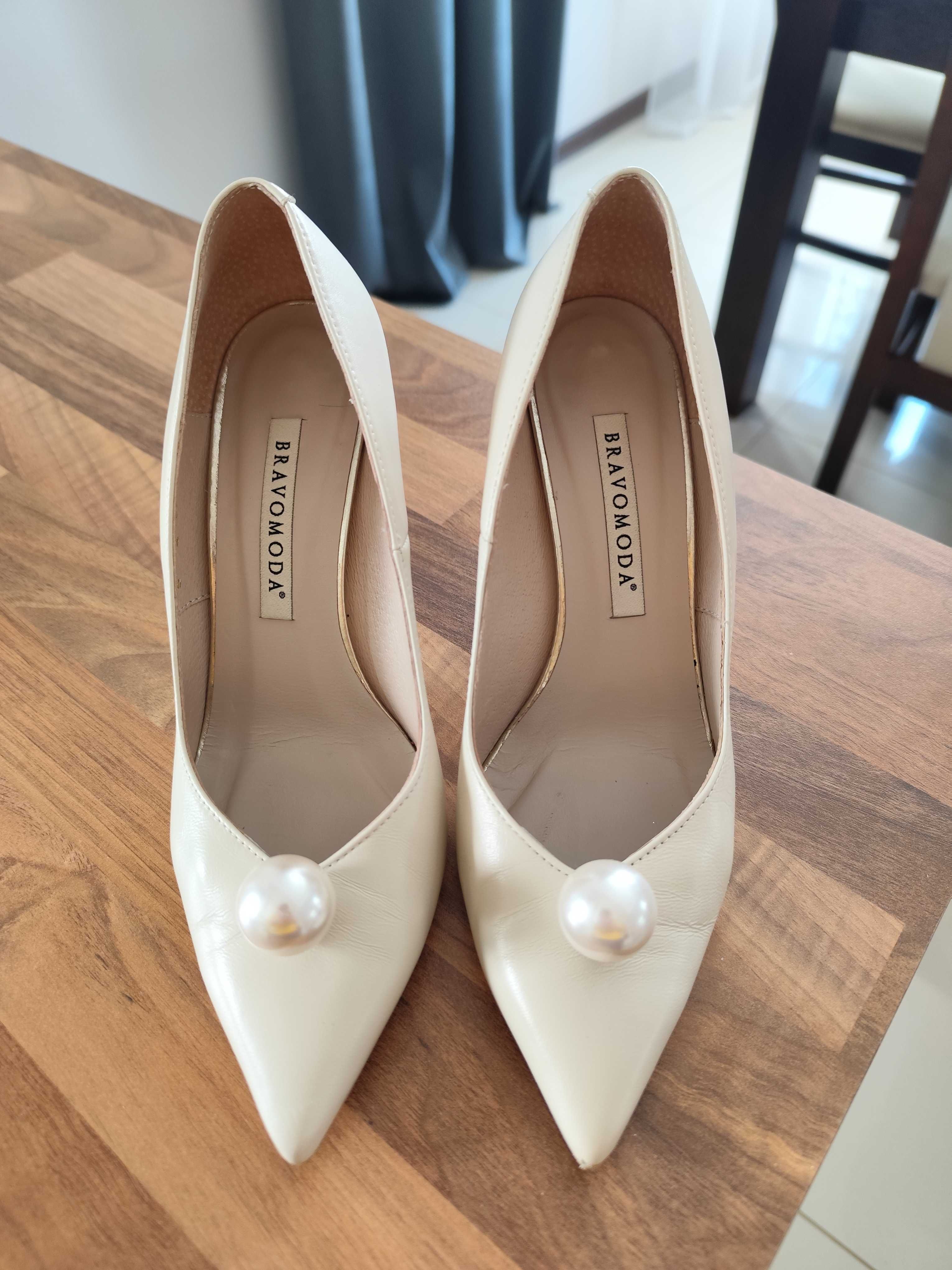 Buty szpilki Bravomoda stan idealny rozm. 38