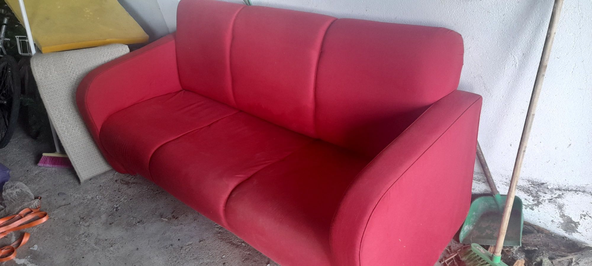 Sofa vermelho em otimo estado