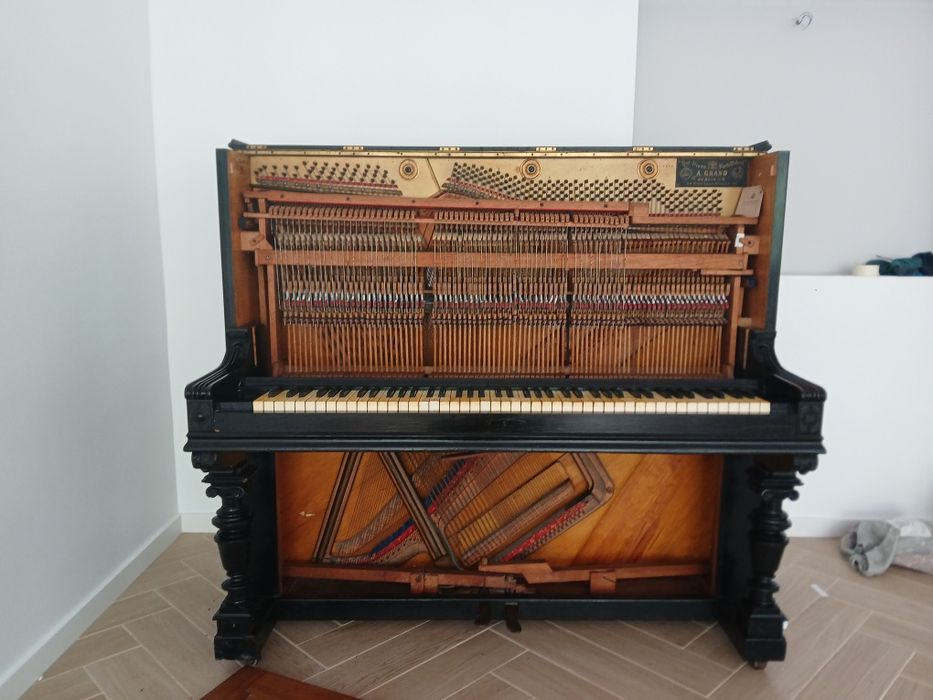 Piano vertical antigo