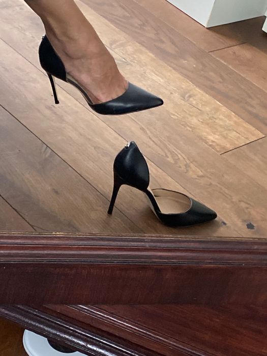 Piękne skórzane szpilki Guess