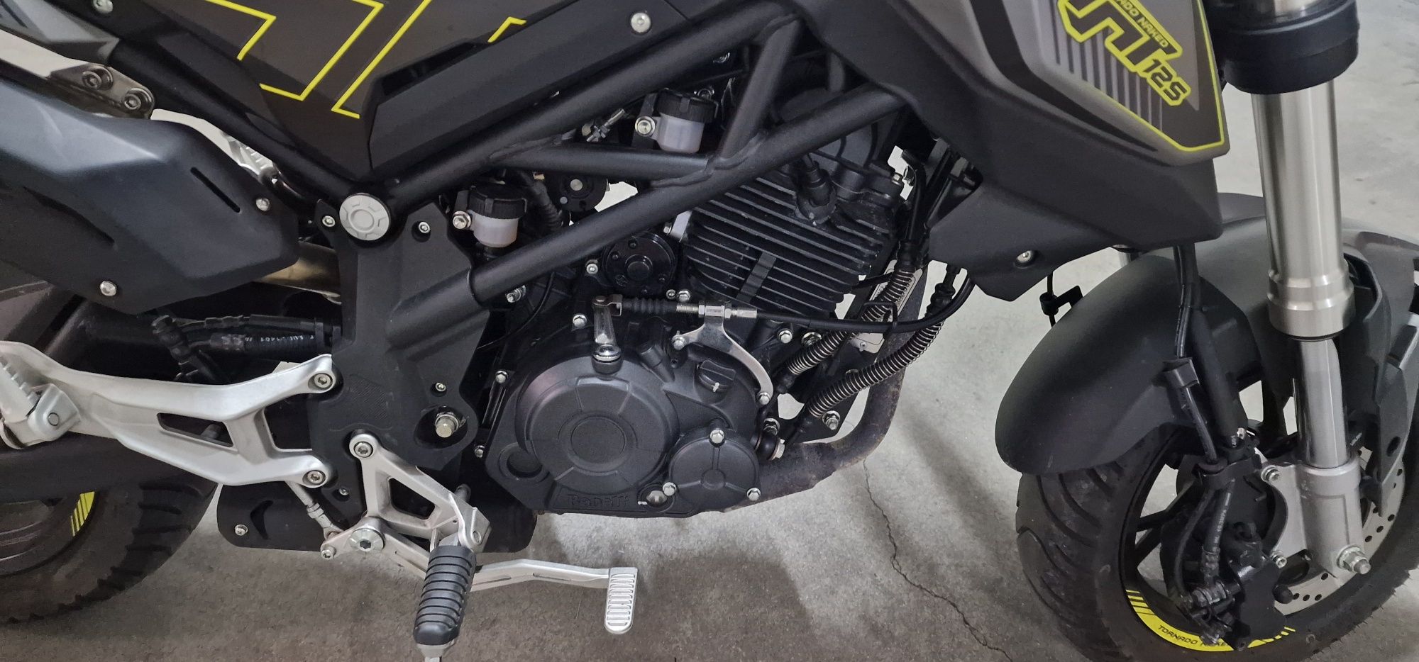 Mota Benelli tnt 125