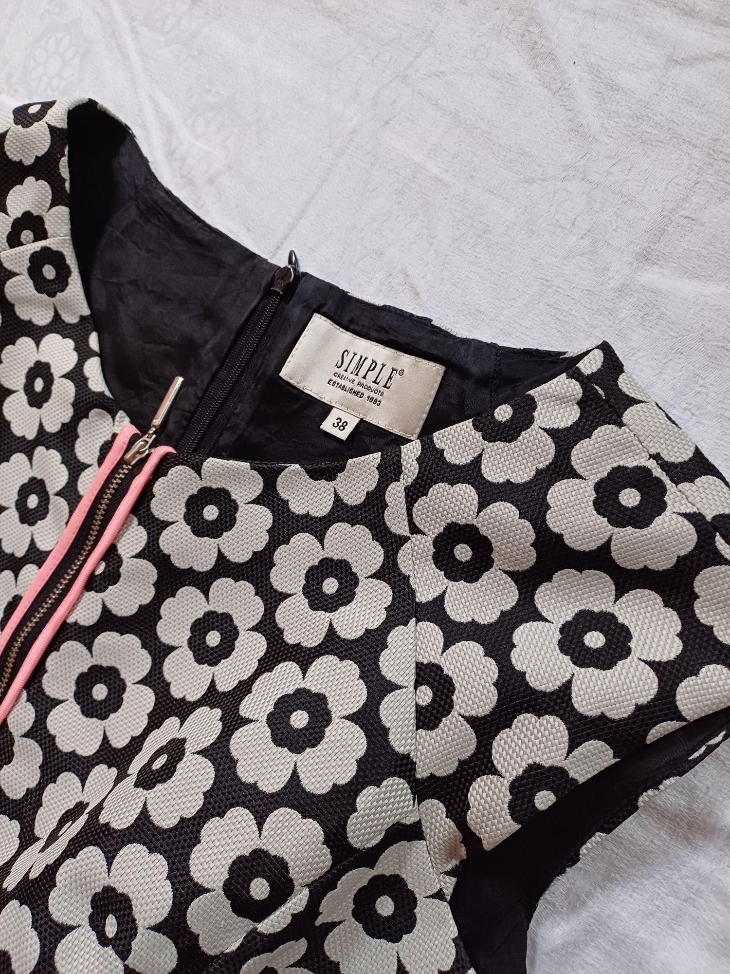 Sukienka Simple 38, w kwiaty