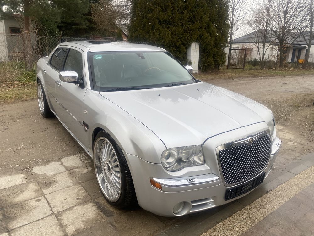 300C 5.7 Hemi 340 KM koła 22’ SRT pakiet