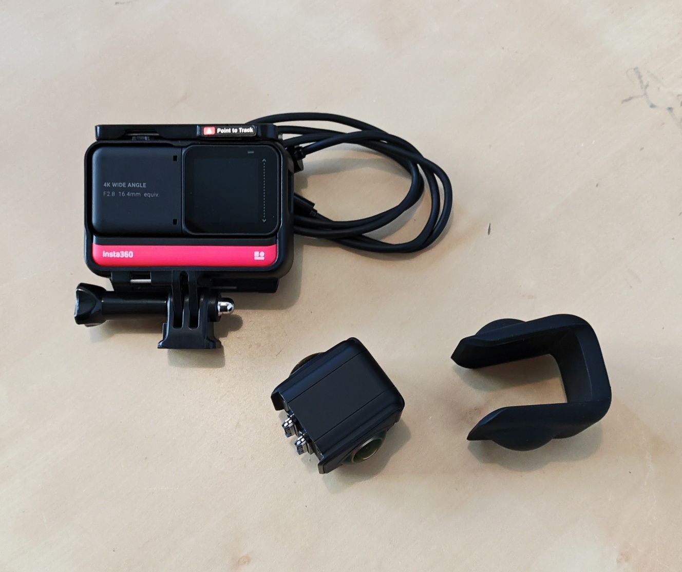 Câmera INSTA 360 One R