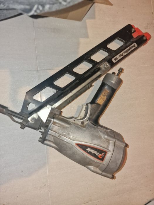 PowerMaster Plus 100 (model PSN100) gwoździami