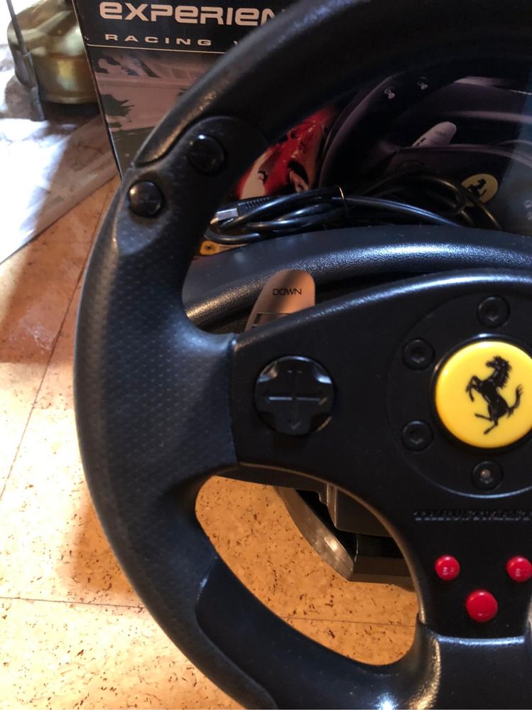 Volante Thrustmaster Ferrari GT