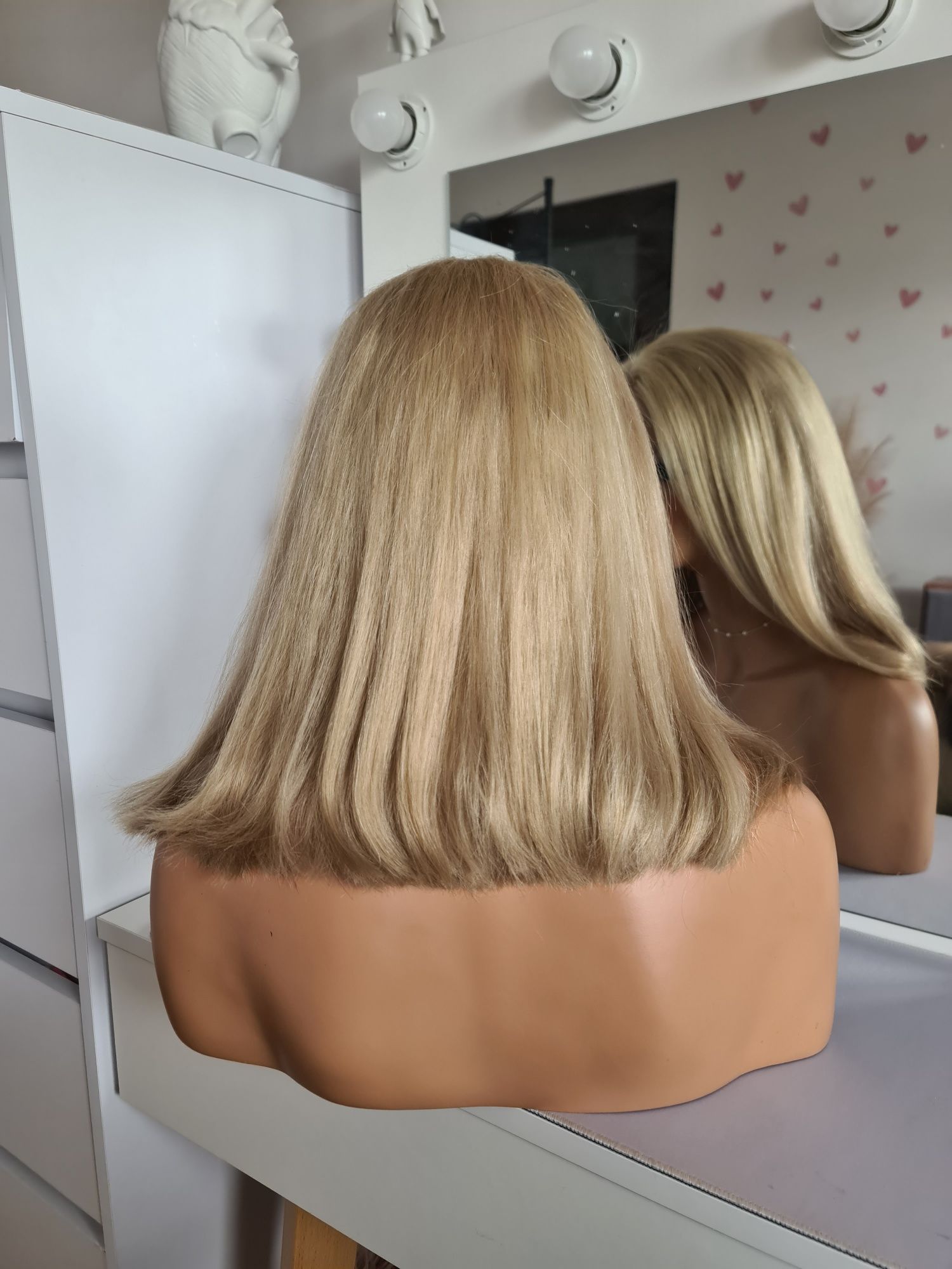 Peruka naturalna jasny blond, nude