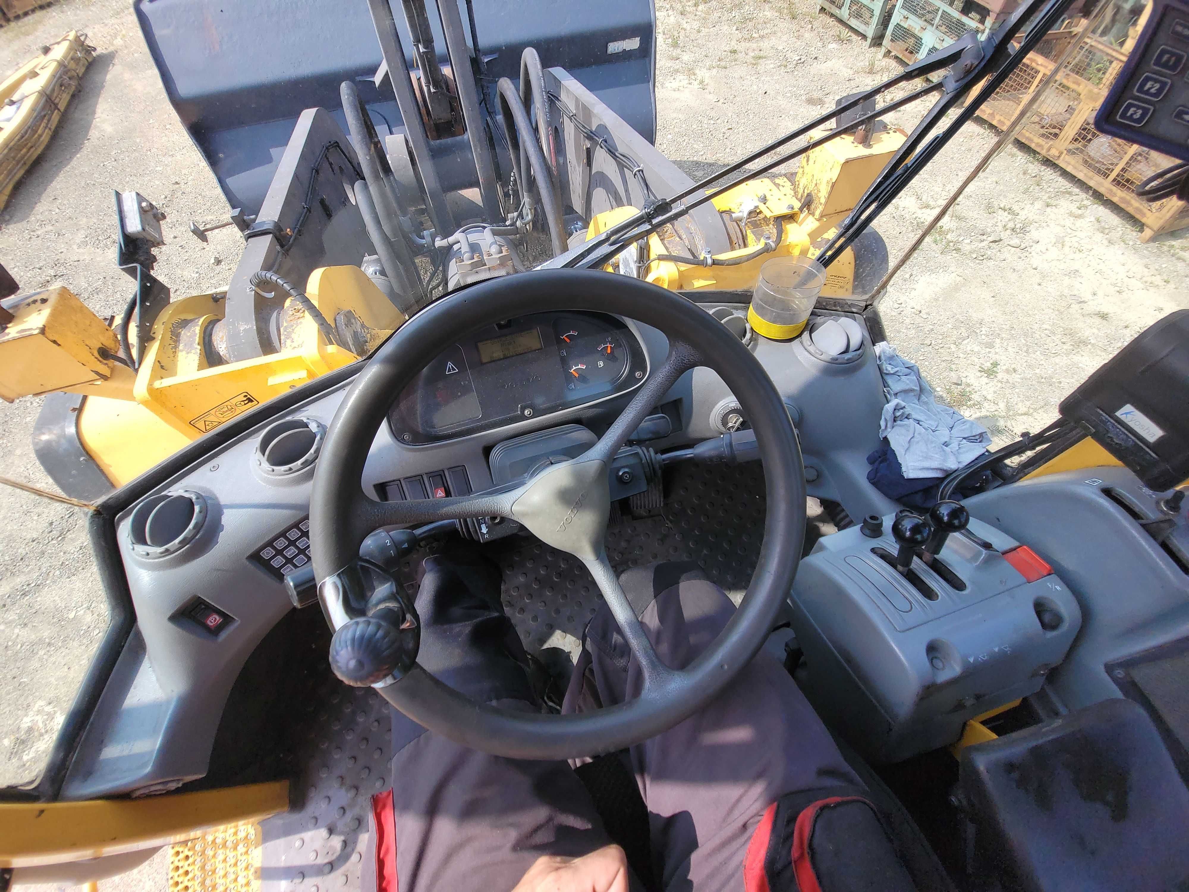 Ładowarka kołowa Volvo L220E. Łyżka