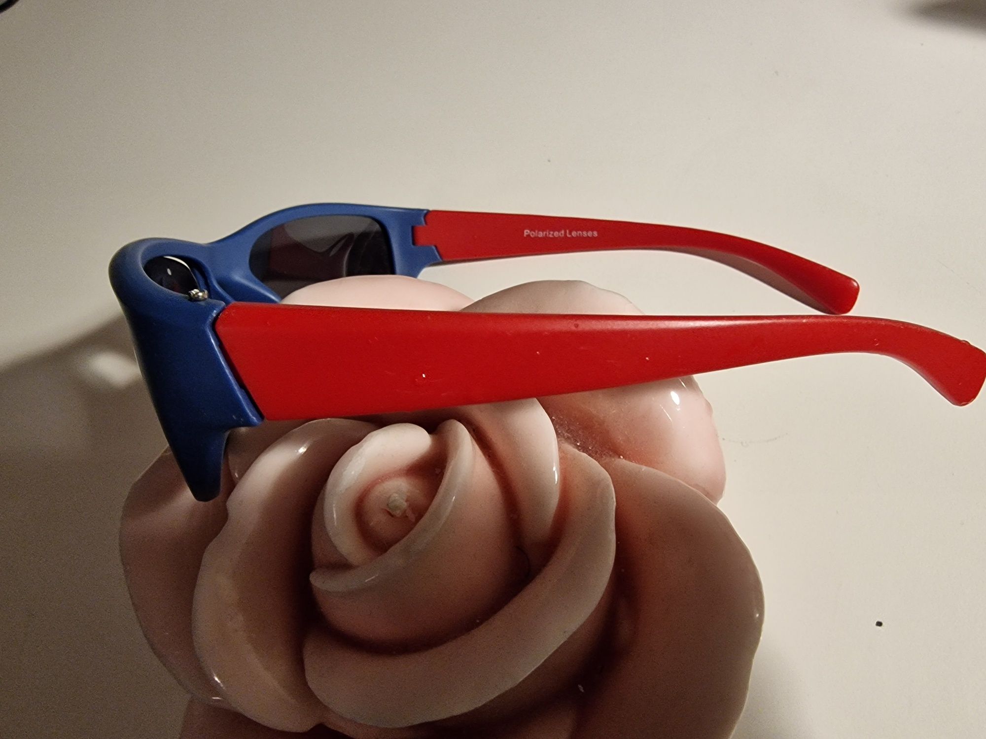 Okulary przeciwsloneczne z soczewkami polaryzującymi