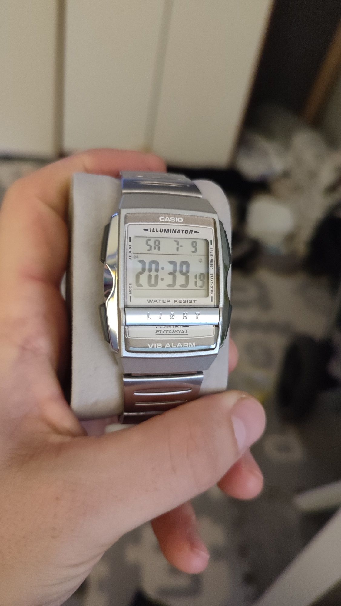 Zegarek Casio iluminator futurist a220