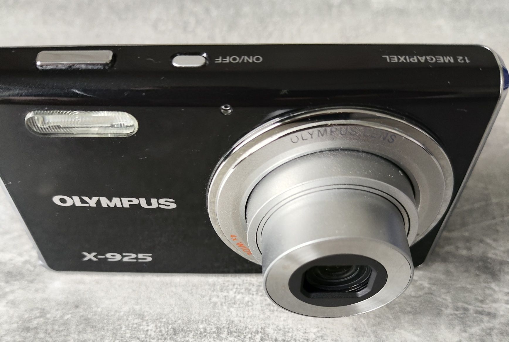 Продам цифровую фотокамеру Olympus  FE-4000/X-925