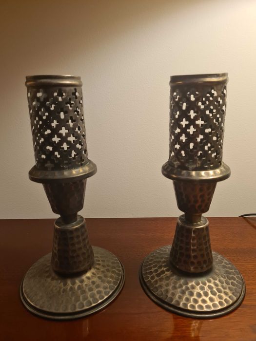 Par de candelabros em estanho