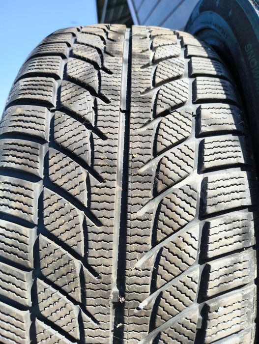 Opony zimowe 235/45 R19 SW 608 Goodride Snowmaster