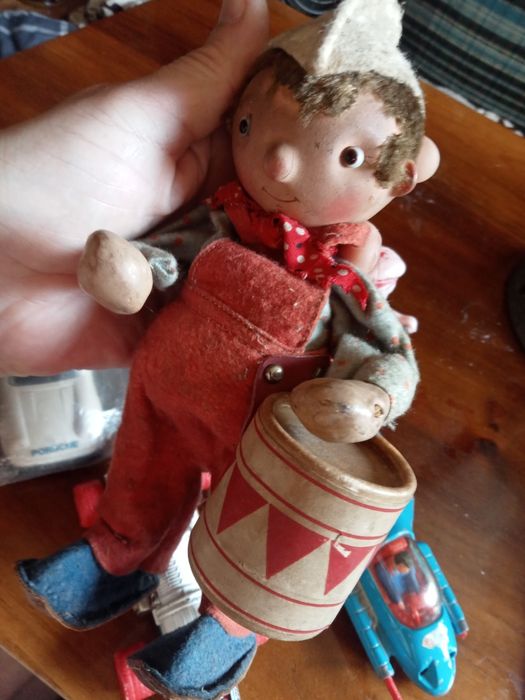 Stara zabawka Bobas na rowerku Japan Dobosz na kluczyk auto PRL Corgi