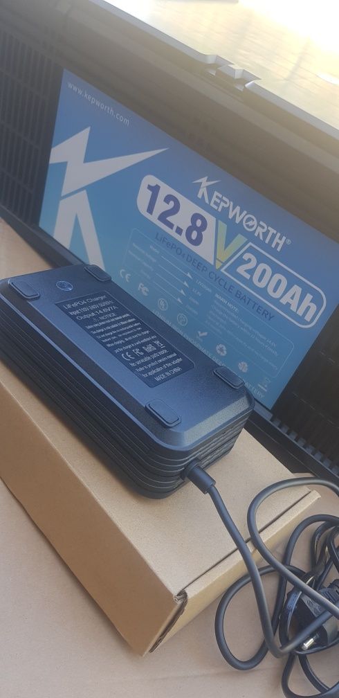 Акумуляторна батарея зарядна станція kepworth lifepo4 12v 200ah блютуз