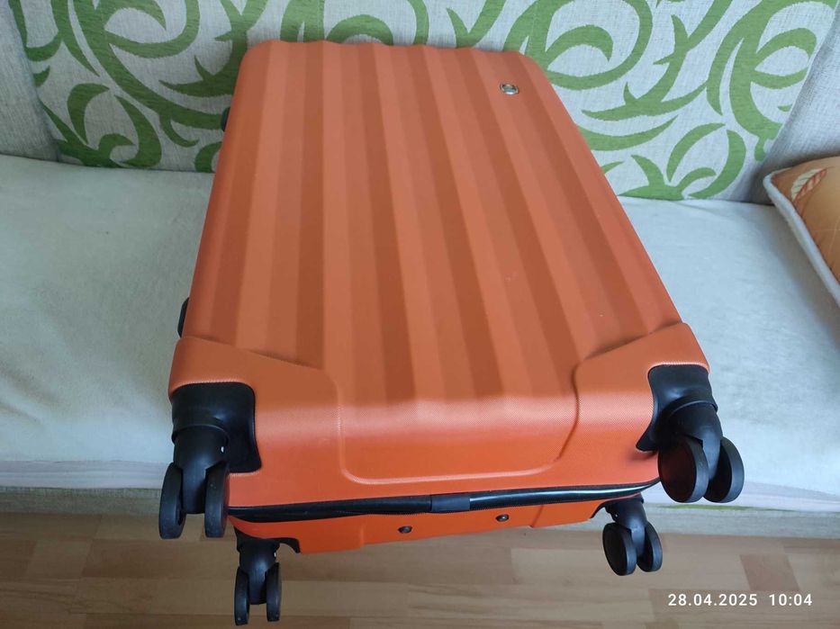 Nowa walizka na 4 kółkach  firmy Dielle okazja