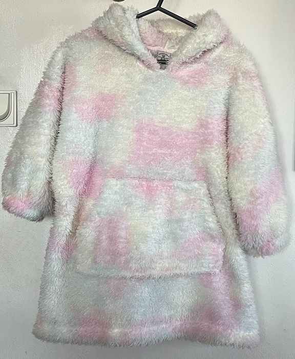 Puszysta bluza szlafrok snuddie na 116 - 122 cm.