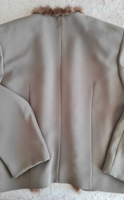 Casaco elegante com pelo