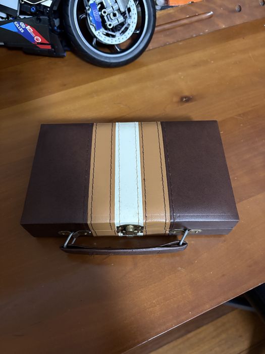 Jogo de Dominó com mala