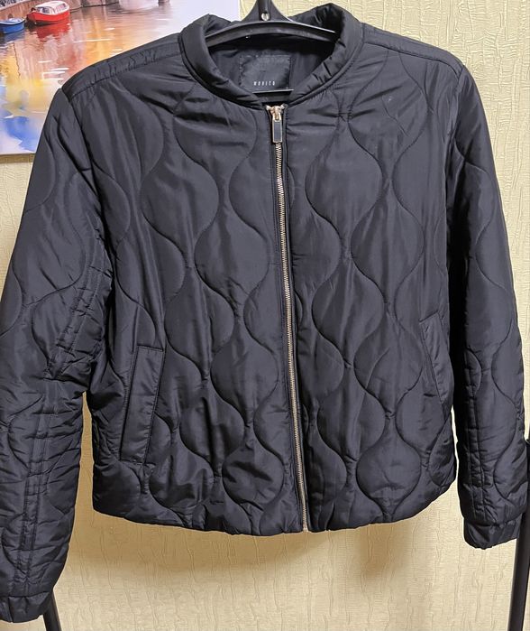 Укорочена жіноча куртка