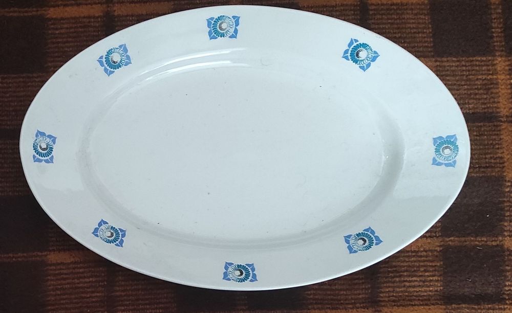 Półmisek z fabryki porcelany Karolina