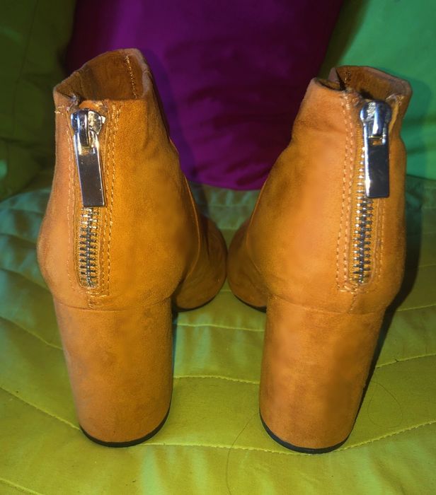 Botins amarelos tam. 39 como novos (usados 1x)