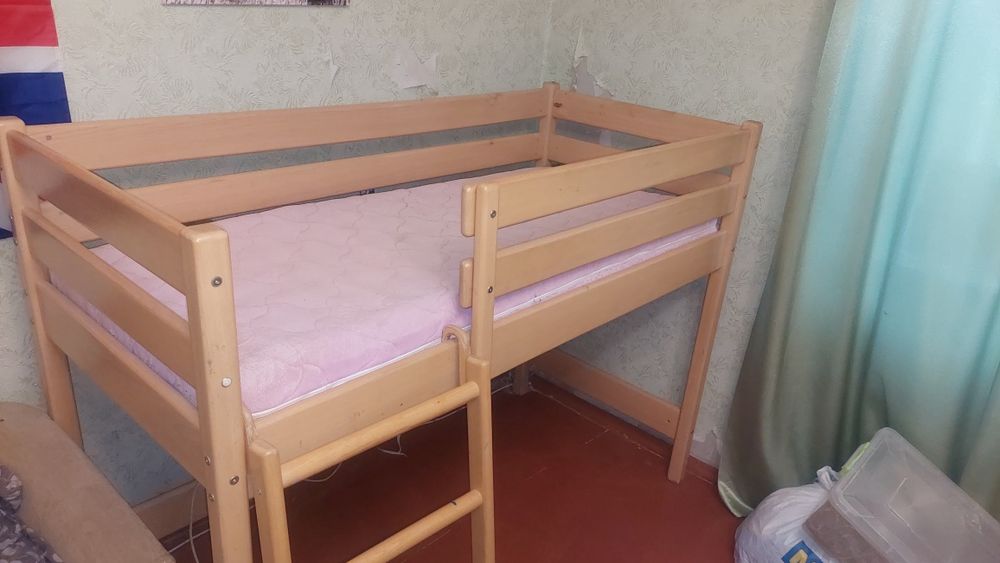 Дитяча кроватка матеріал бук