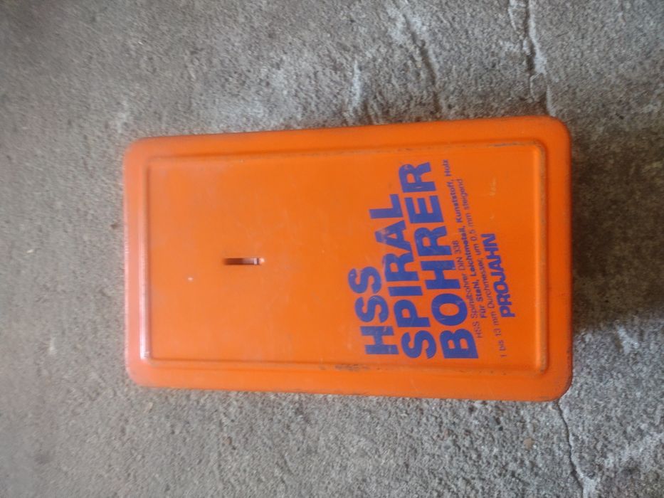 Wiertła w metalowym etui