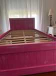 Cama solteiro em madeira maciça (com estrado/colchão 190 cm x 90 cm)