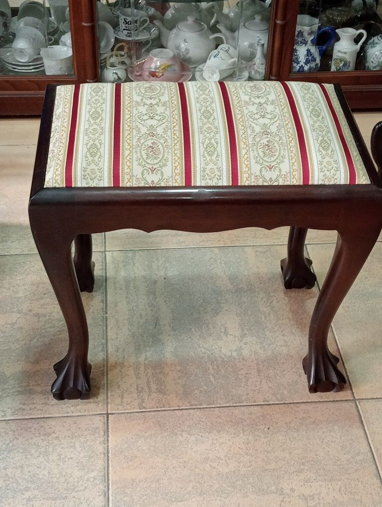 Banqueta em madeira maciça