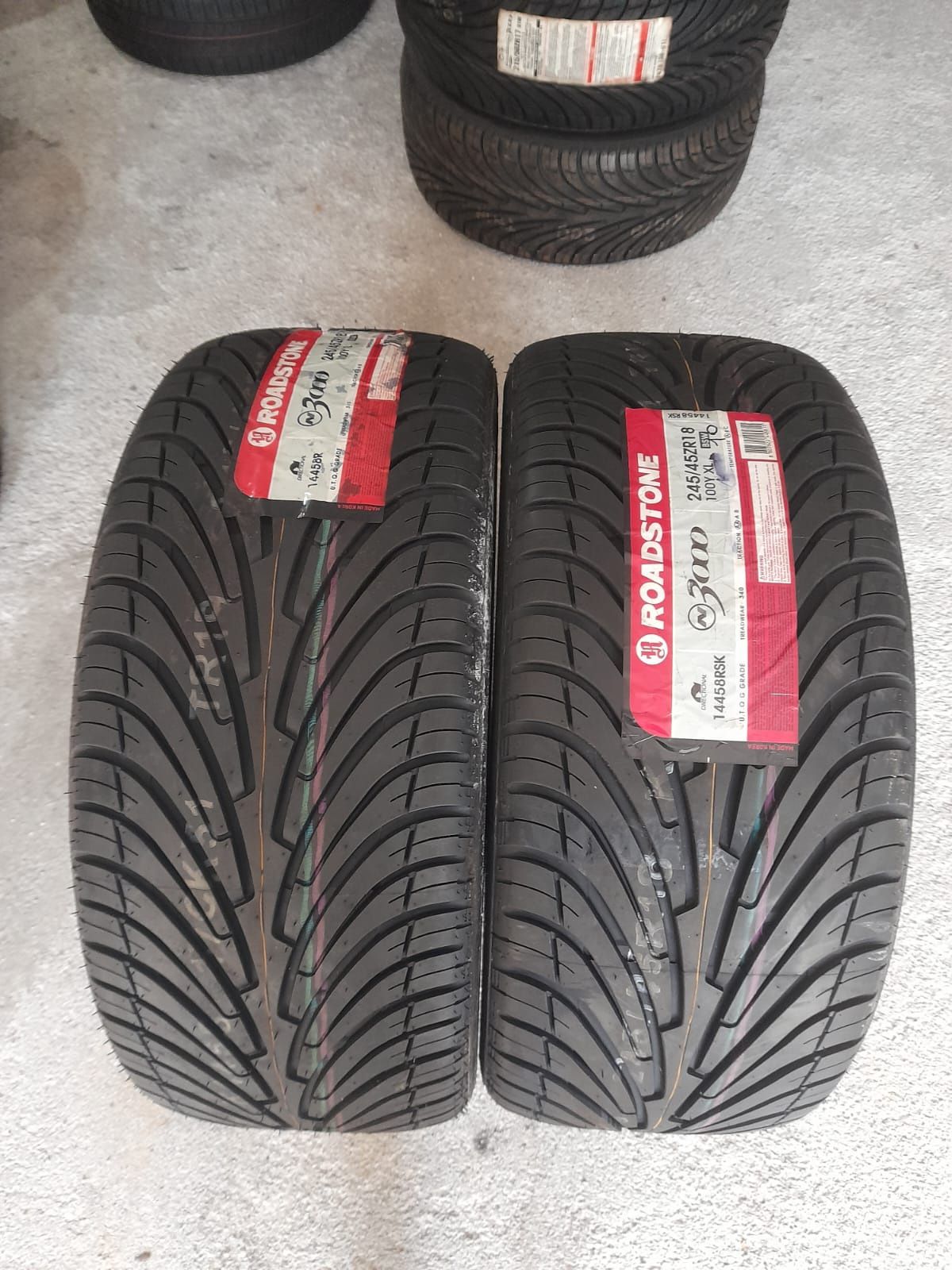 2 pneus Novos 245/45R18 Roadstone