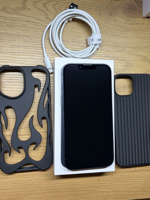 Iphone 13. Bardzo dobry stan