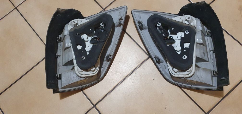 Lampa lewa tylna astra H combi