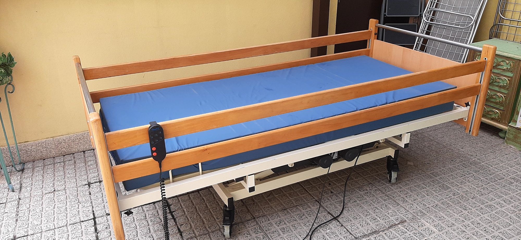Cama articulada elétrica e elevatória hospitalar
