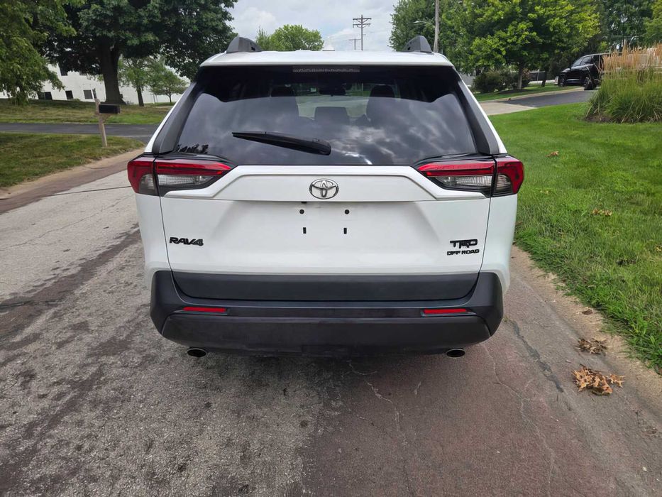 Toyota RAV4      2021