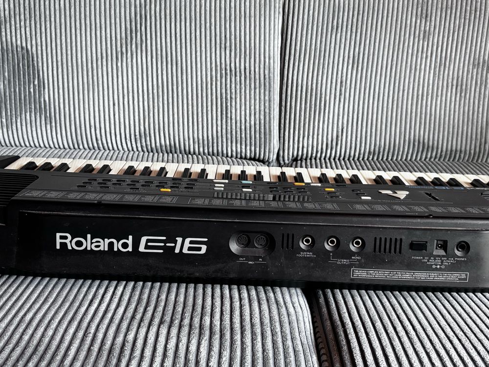 Keyboard Roland e-16
