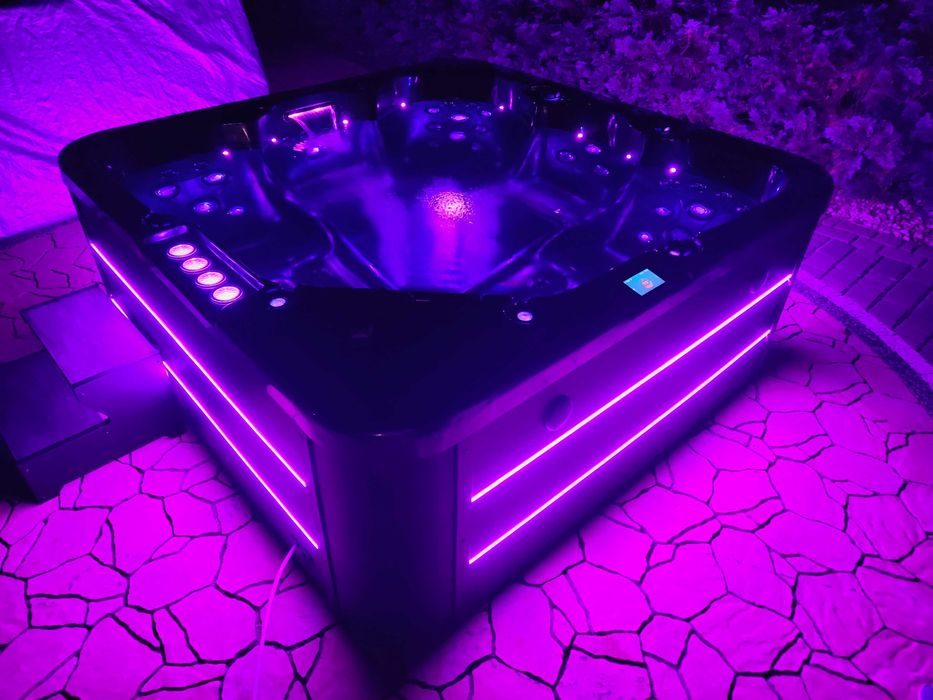 Nowa wanna spa - 3 silniki , dmuchawa , ozonator , LED , wodospad