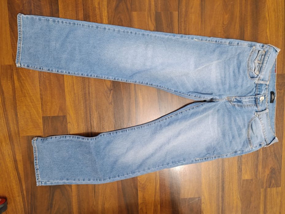 Jeansy true religion