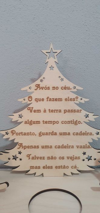 Natal, suporte de vela com àrvore e cadeiras.