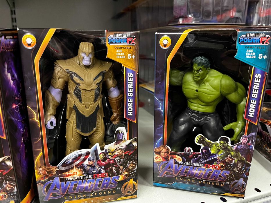 Месники: Халк, Танос, Спайдермен, Залізна людина, Єнот