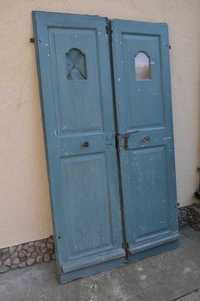 Stare zabytkowe drzwi dwuskrzydłowe