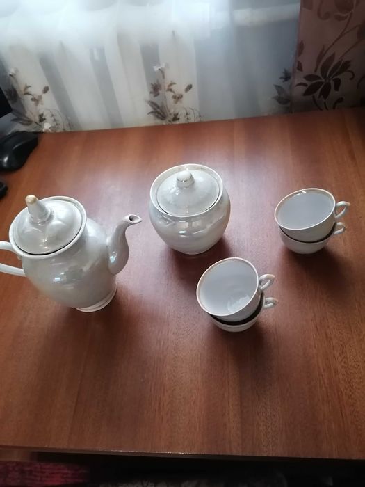 отдам бесплатно кружки сервиз