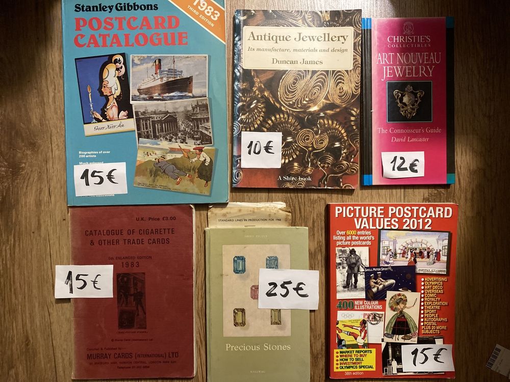 Catalogos de colecção e outros de avaliação