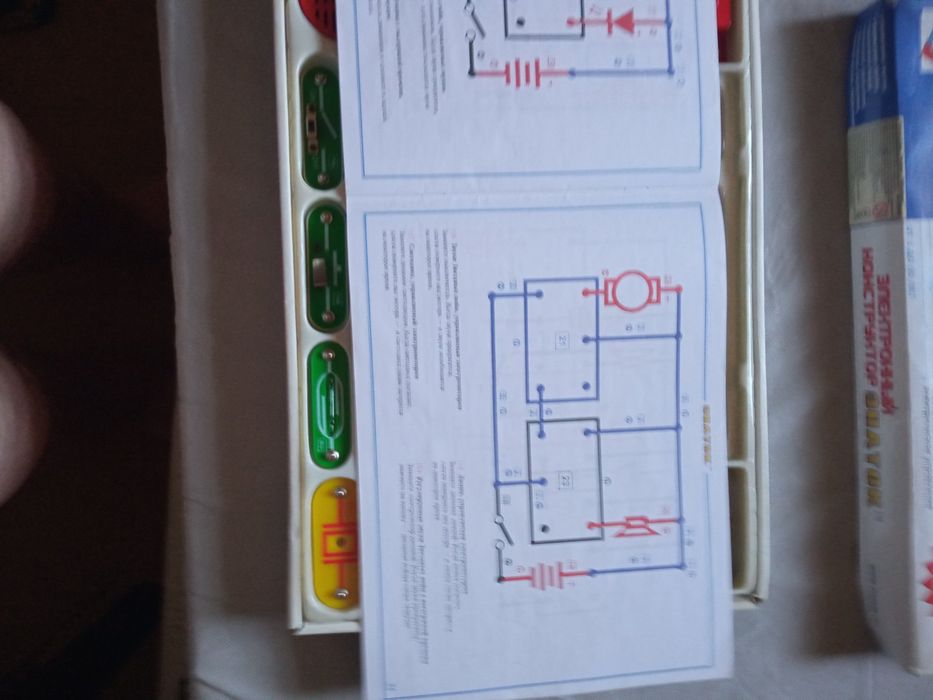 Електронний конструктор «Знаток» 180 схем в відмінному стані