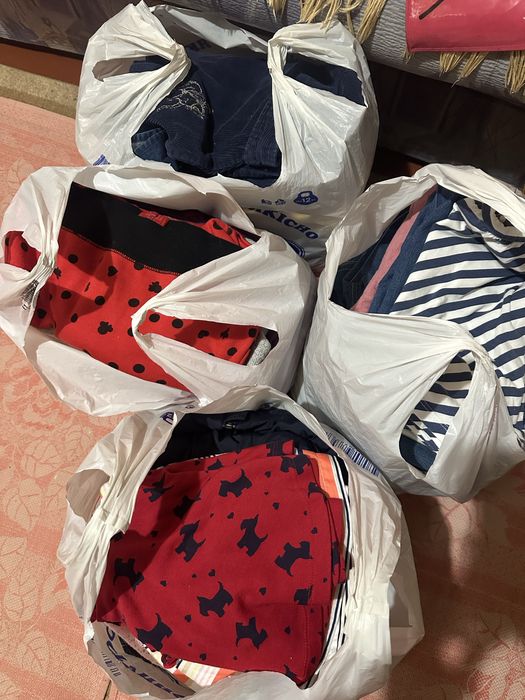 Отдам бесплатно вещи на девочку 2-4 года