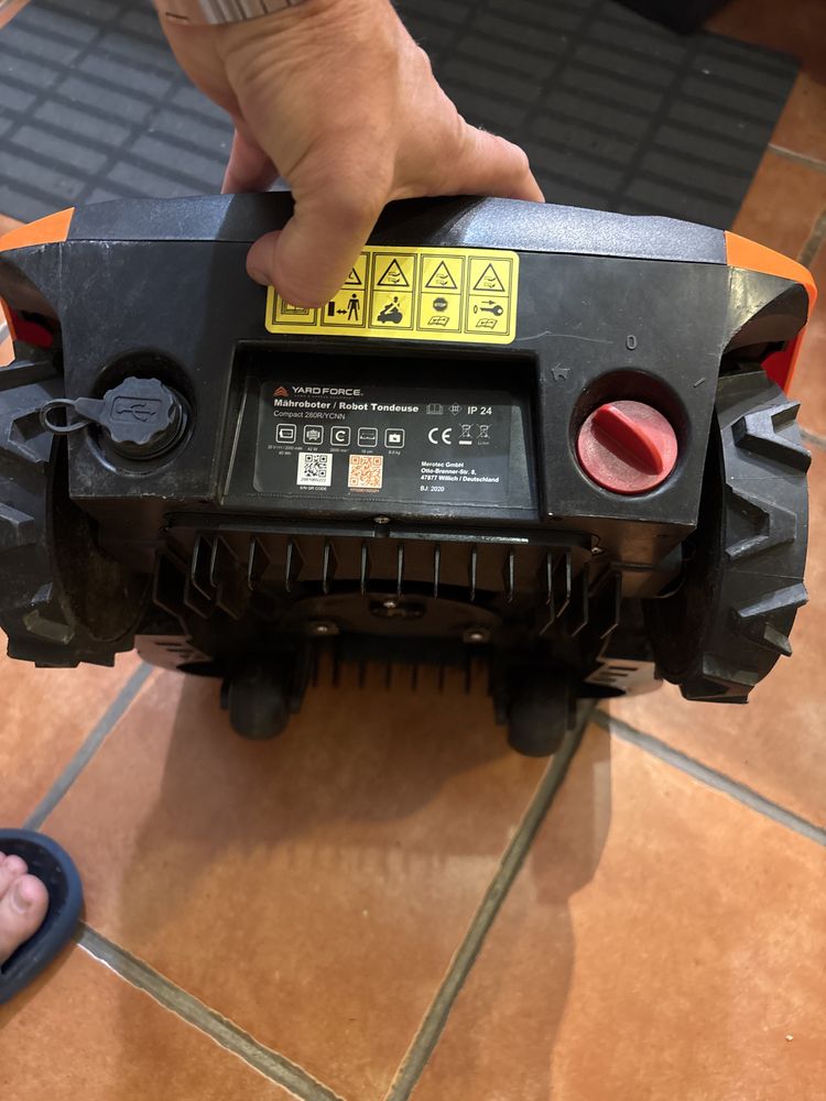 Robot koszący kosiarka Yard force 280 R compact  jak nowa