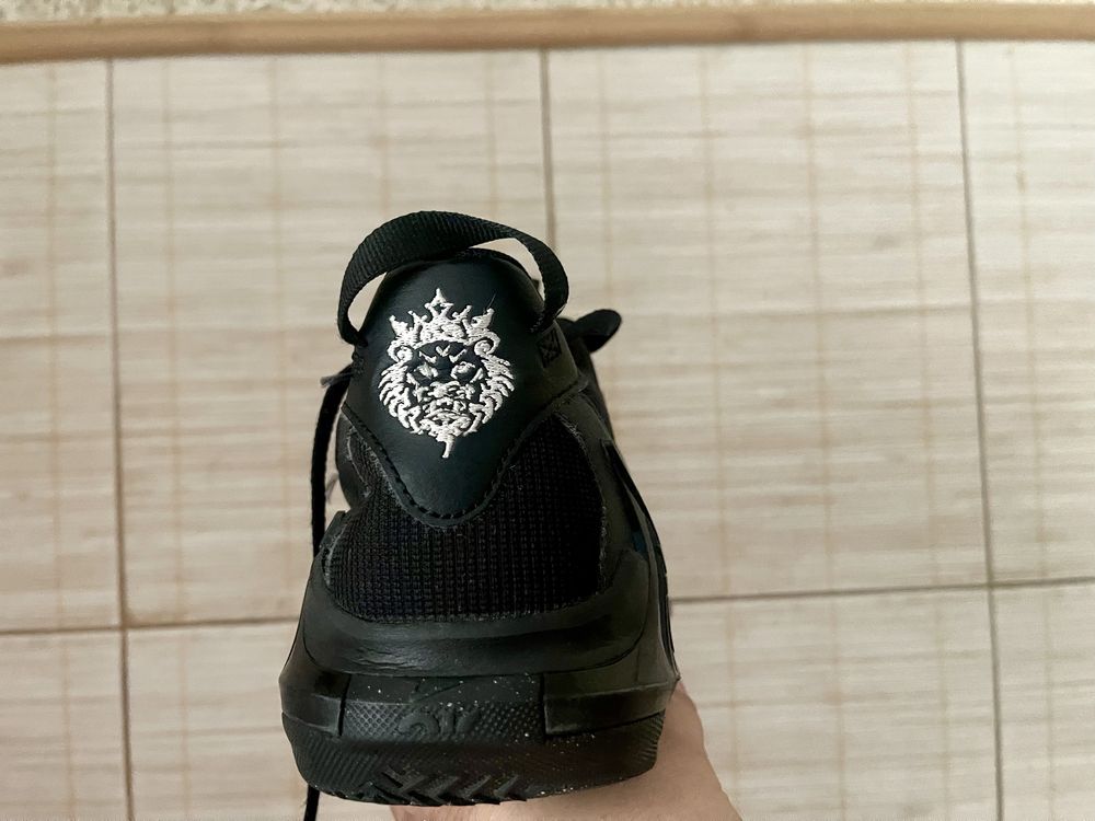 Nike leBron Whitness 7
