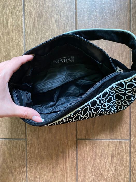 черная сумка на плечо